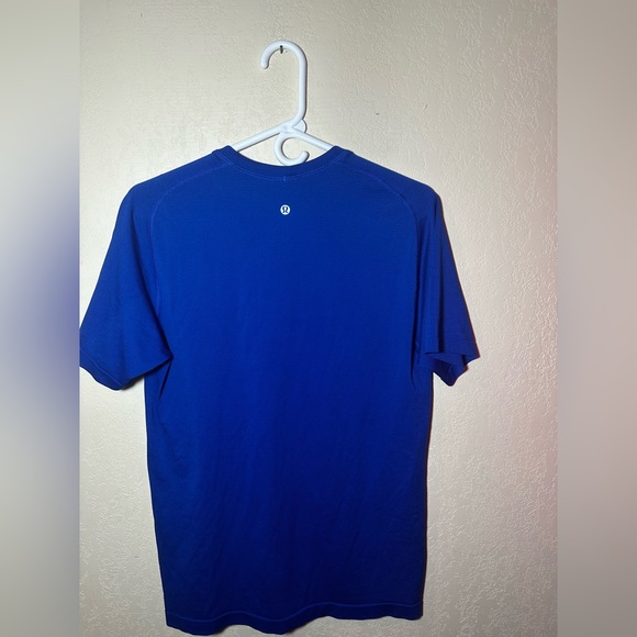 lululemon t shirt - Picture 2 of 2